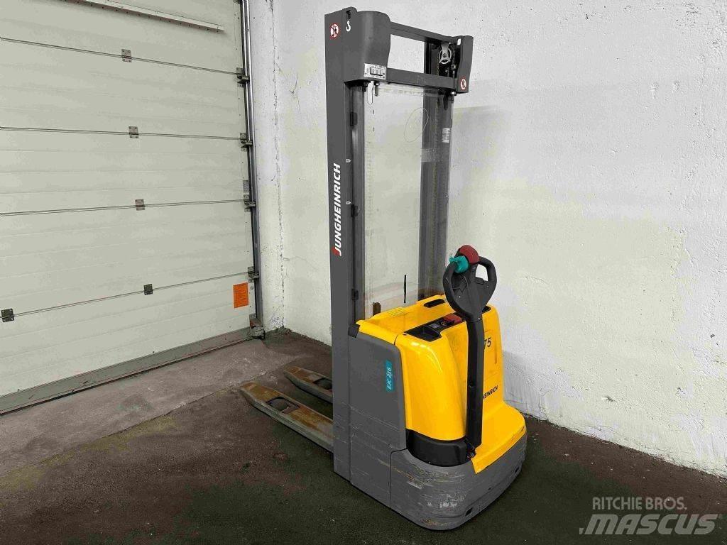 Jungheinrich EJC 216 Empilhador para operador externo