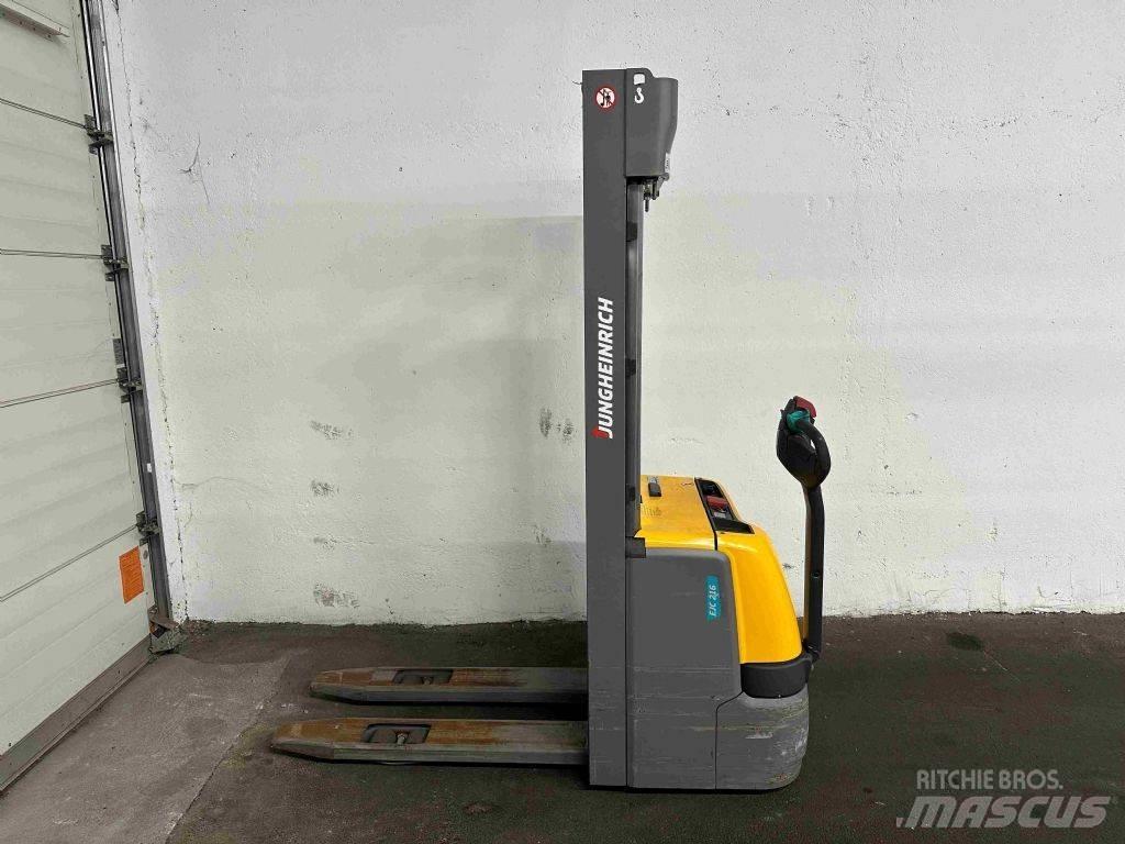 Jungheinrich EJC 216 Empilhador para operador externo