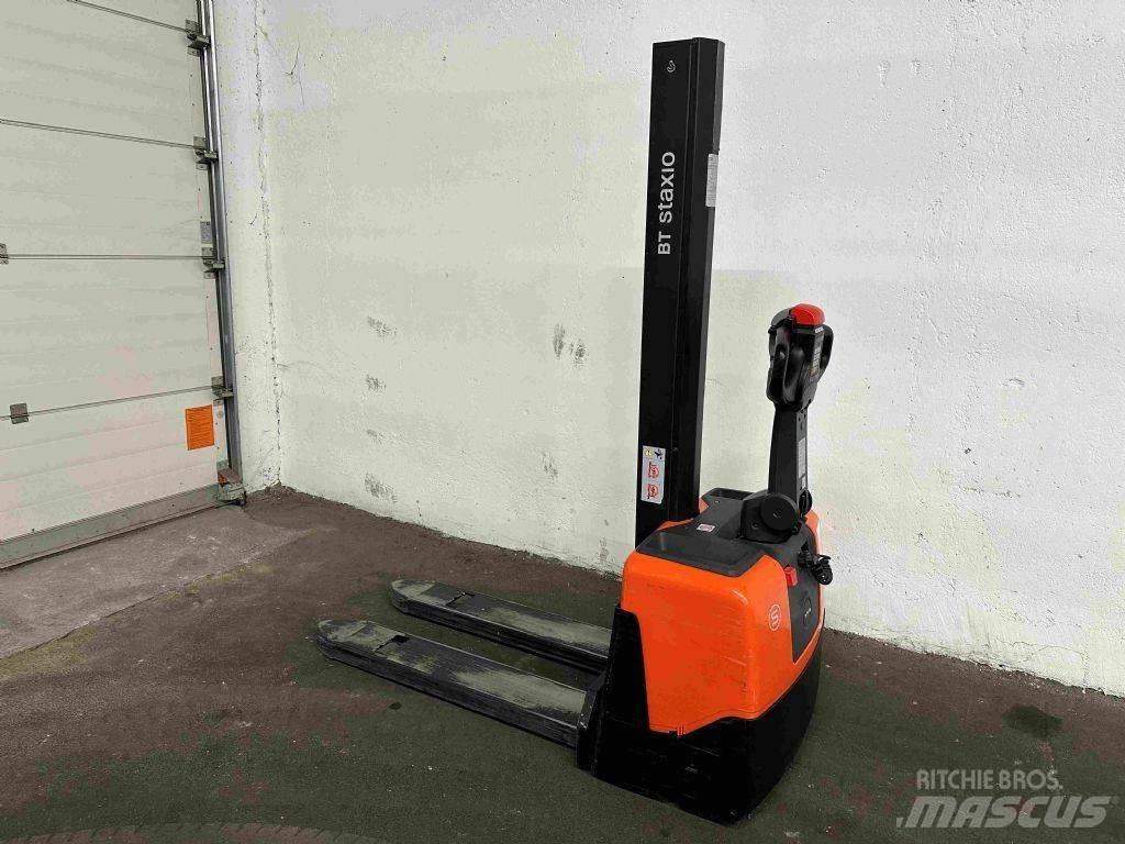 Toyota HWE 100 Empilhador para operador externo