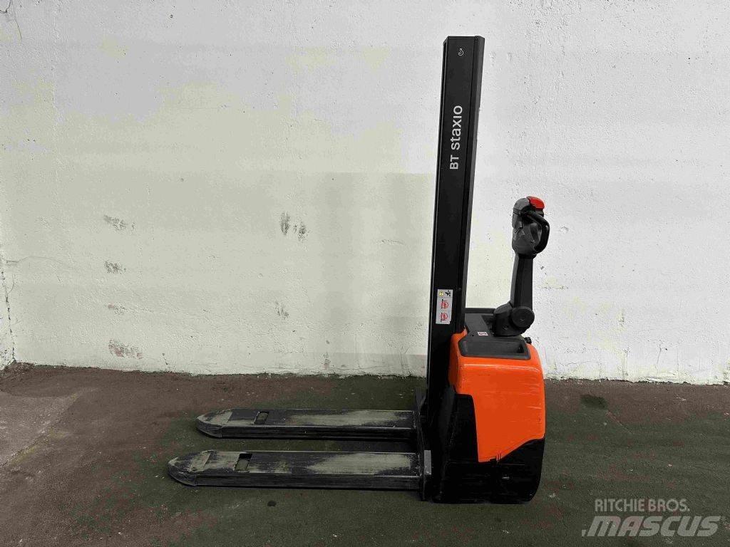 Toyota HWE 100 Empilhador para operador externo