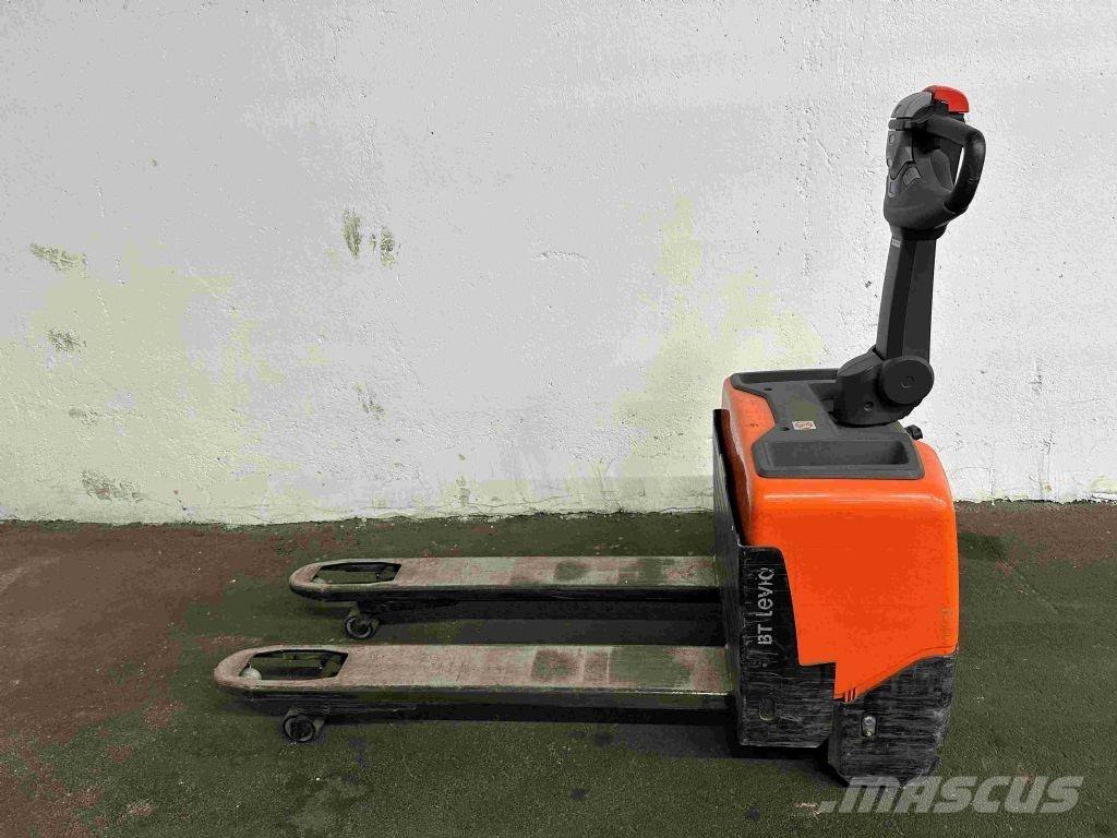 Toyota LWE 130 Porta palettes