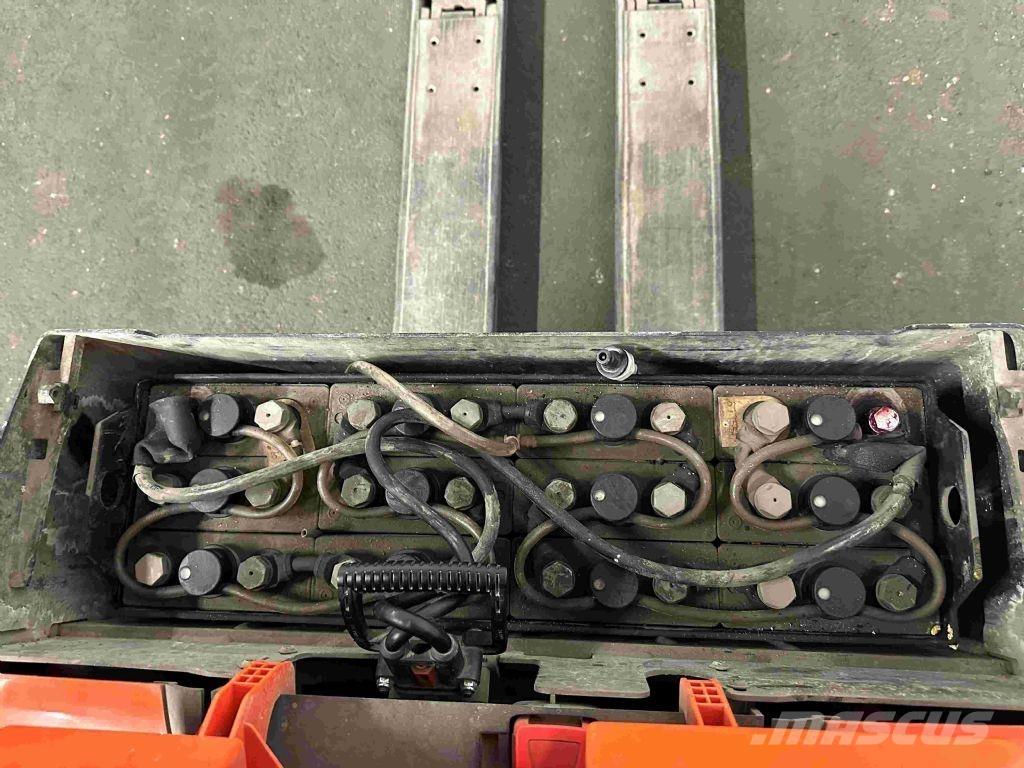 Toyota LWE 200 Porta palettes