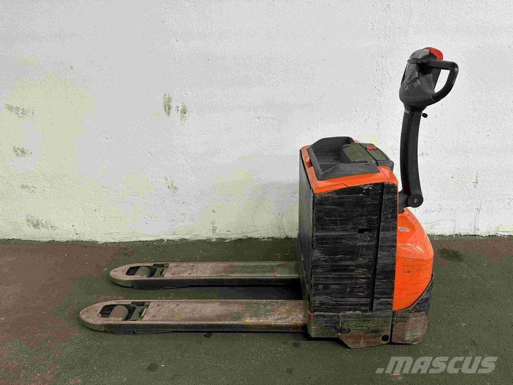 Toyota LWE 200 Porta palettes