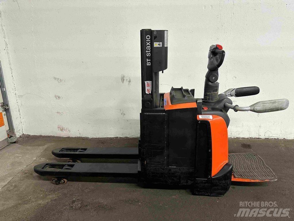 Toyota SPE 200 DN Empilhador para operador externo