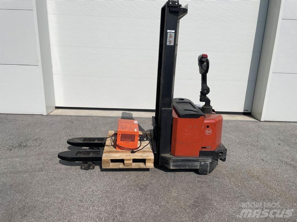BT SWE120L Empilhador para operador externo