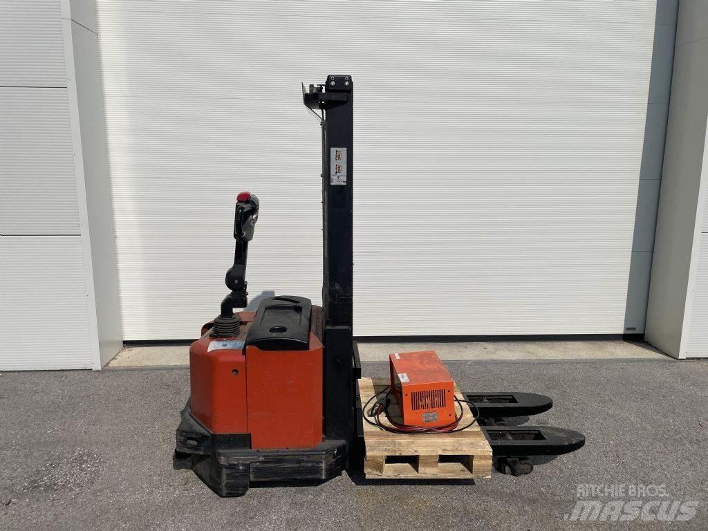 BT SWE120L Empilhador para operador externo