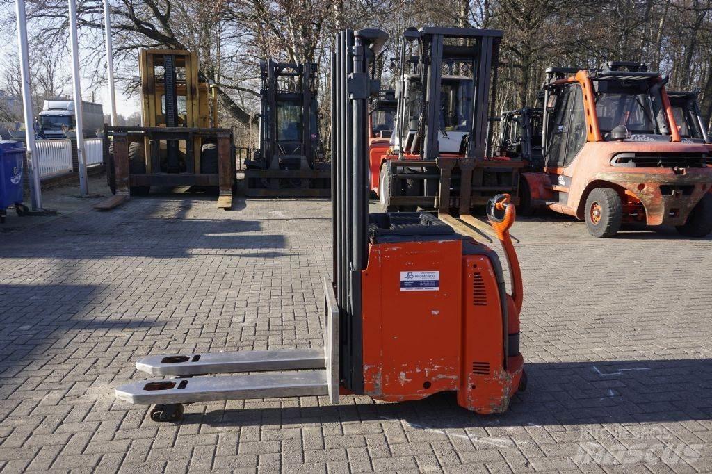 Linde D12 Empilhador para operador externo