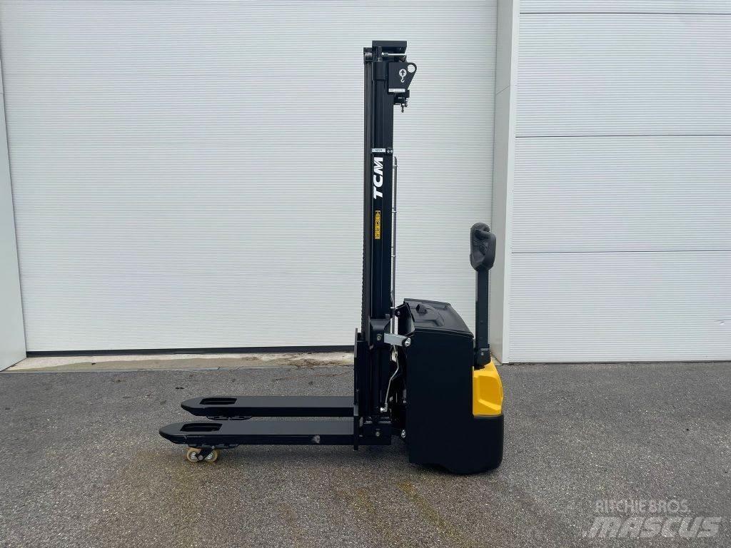 TCM SPW14I-N3 Empilhador para operador externo