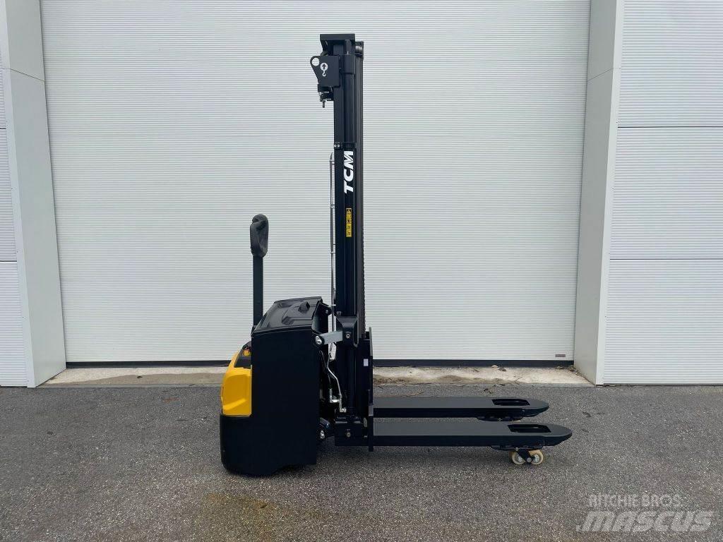 TCM SPW14I-N3 Empilhador para operador externo