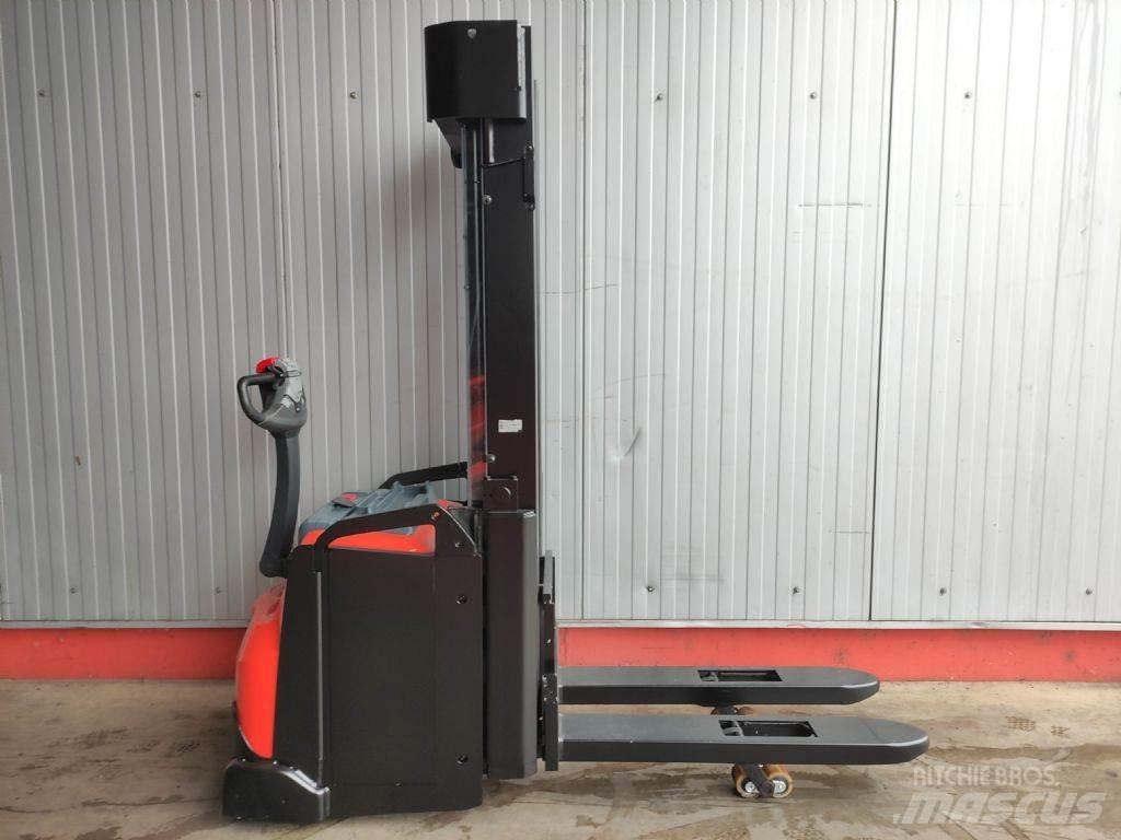 BT SWE160L Empilhador para operador externo