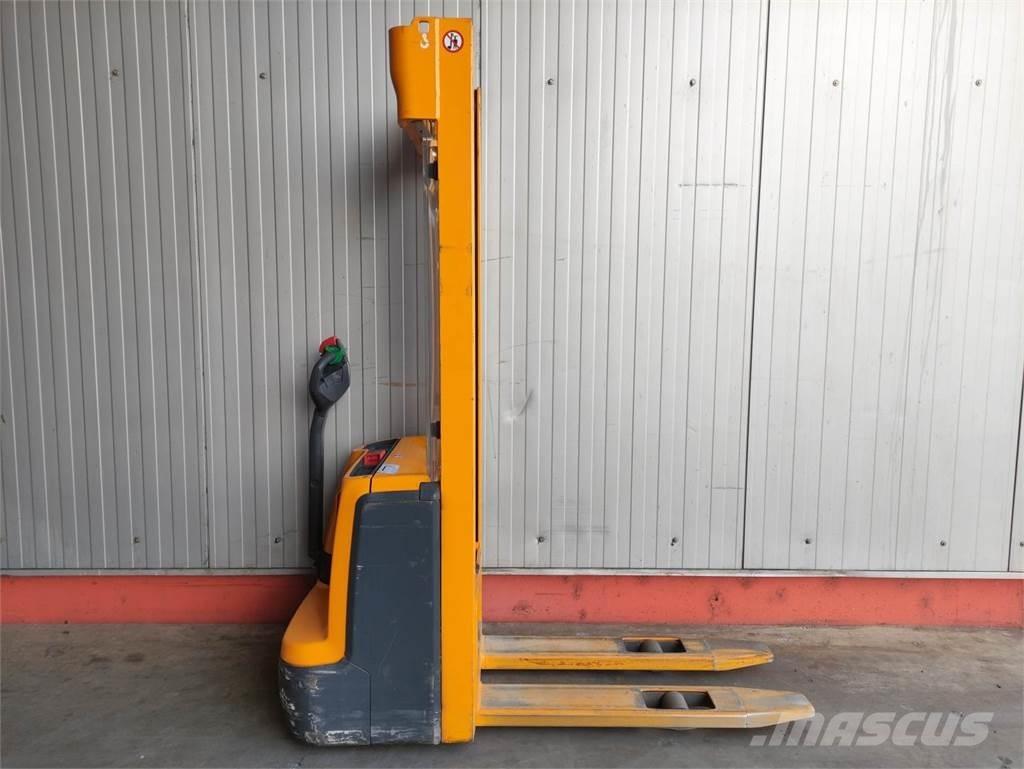 Jungheinrich EJC 112 Empilhador para operador externo