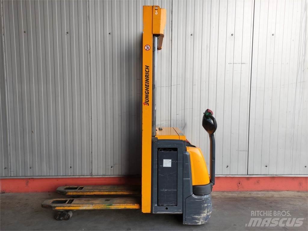 Jungheinrich EJC 212 Z Empilhador para operador externo