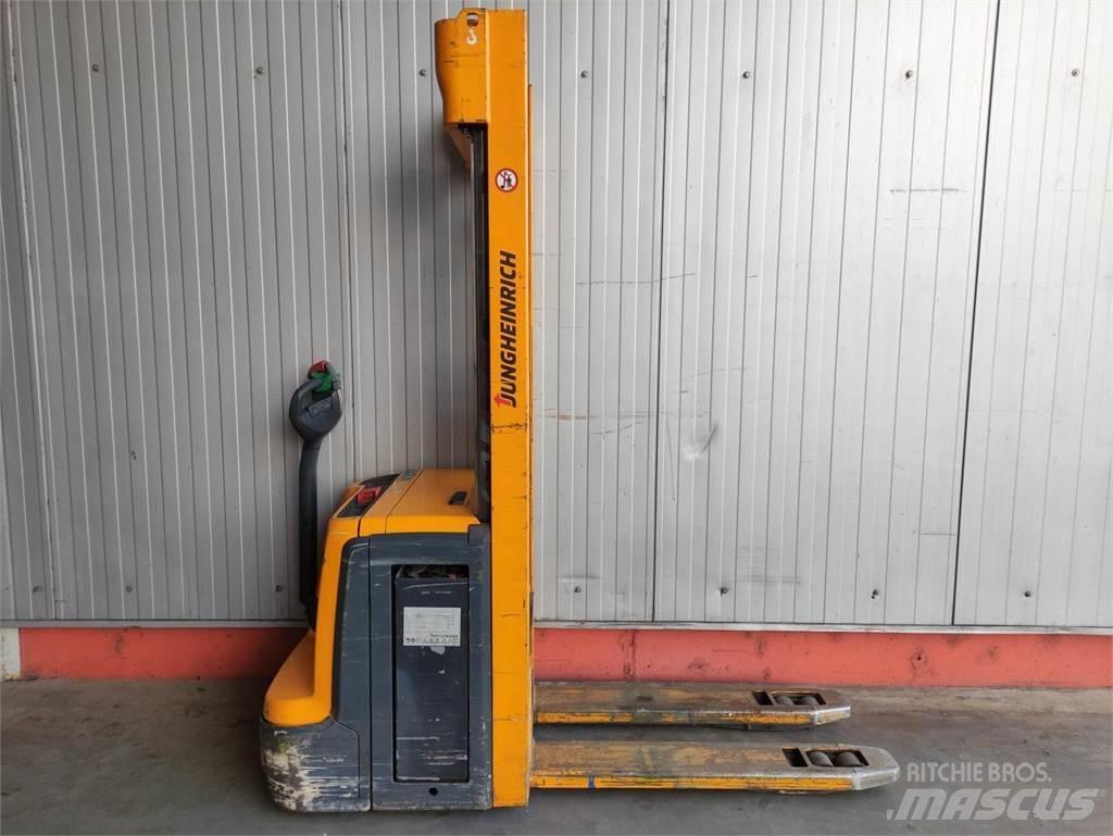 Jungheinrich EJC 212 Z Empilhador para operador externo
