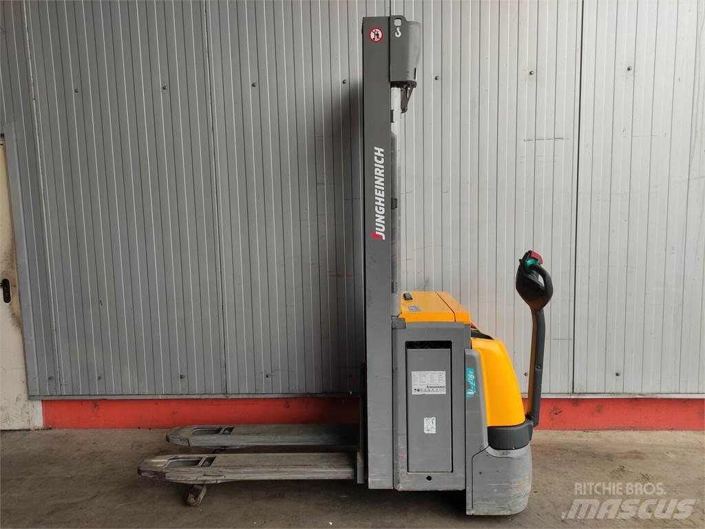 Jungheinrich EJC214Z Empilhador para operador externo