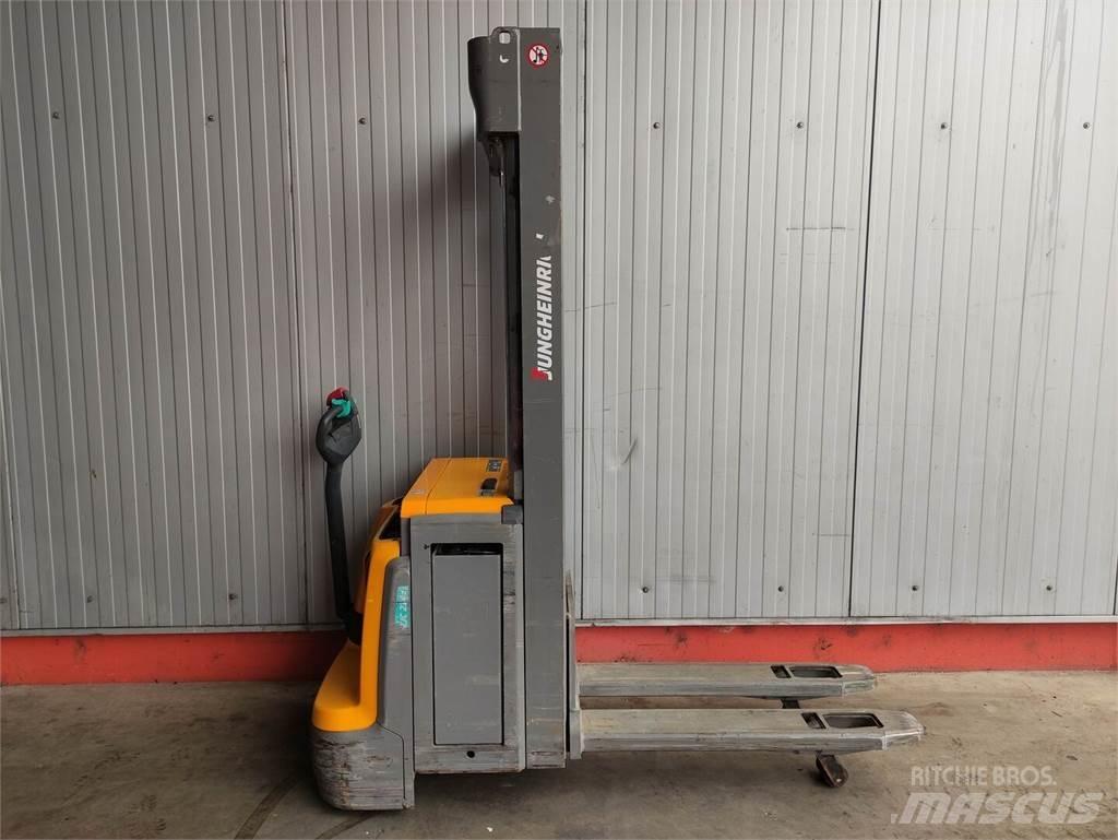 Jungheinrich EJC214Z Empilhador para operador externo
