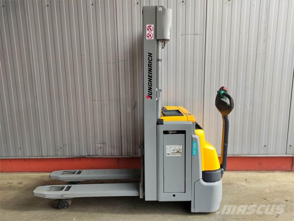 Jungheinrich EJC216z Empilhador para operador externo