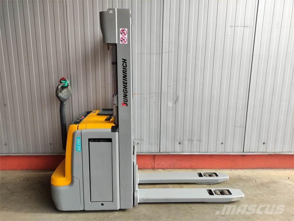 Jungheinrich EJC216z Empilhador para operador externo