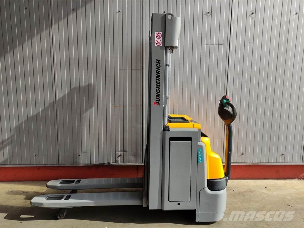 Jungheinrich EJC216z Empilhador para operador externo