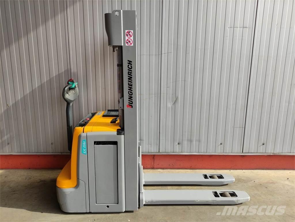 Jungheinrich EJC216z Empilhador para operador externo