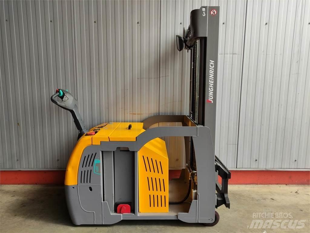 Jungheinrich EJG216 Empilhador para operador externo
