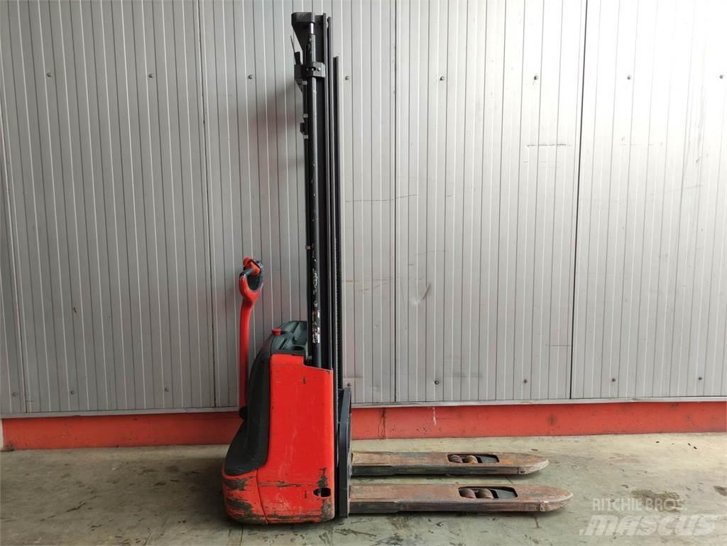 Linde L12 Empilhador para operador externo