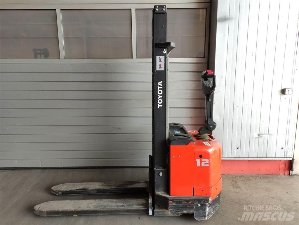 Toyota 7SM12 Empilhador para operador externo