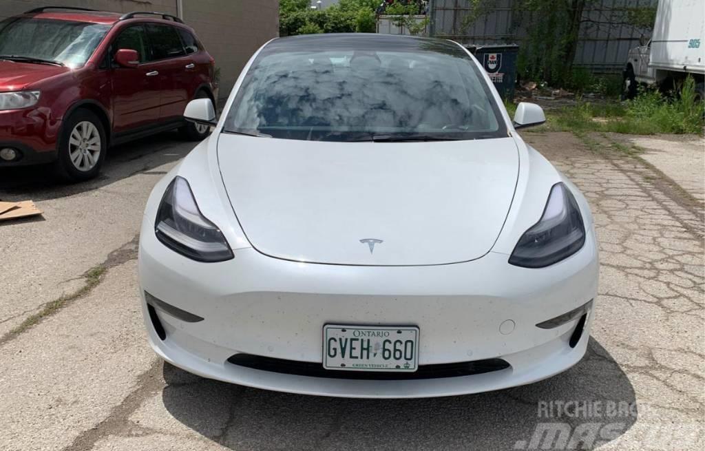 Tesla Model 3 Automóvel