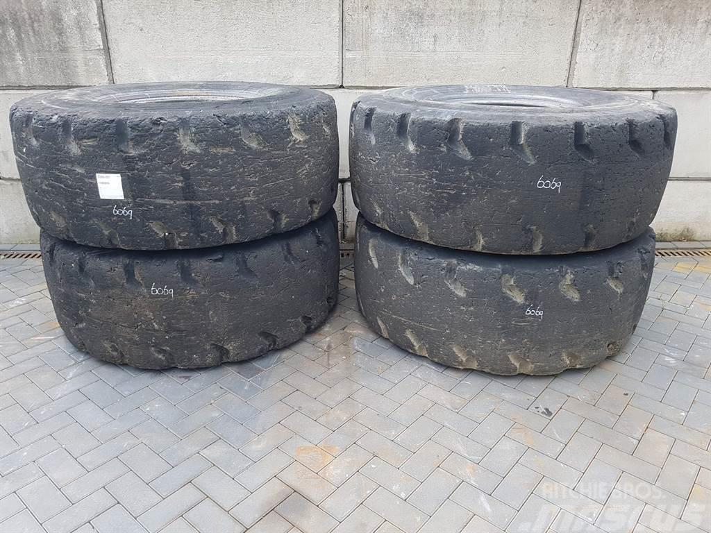 Goodyear 23.5-25 - Tyre/Reifen/Band Pneus