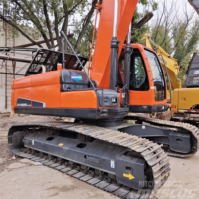 Doosan DX225 Crawler excavators