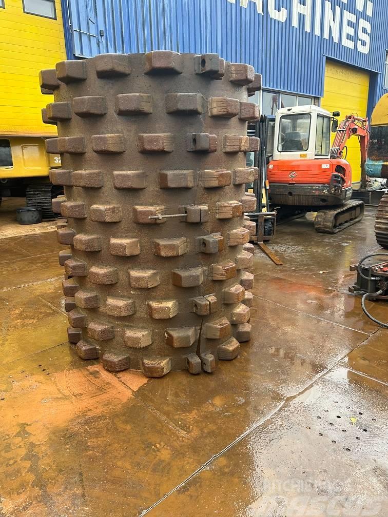 Padfoot shell 146cm diameter Compactadores