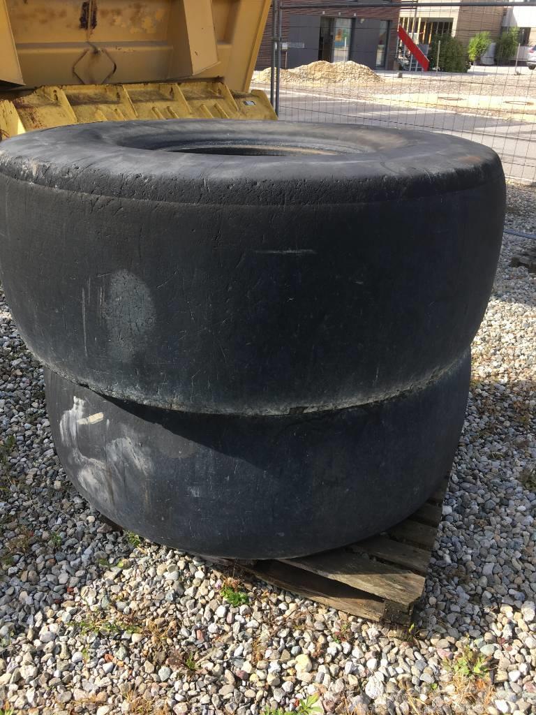 Michelin Recamax 23.5R25 smooth tyre Pneus