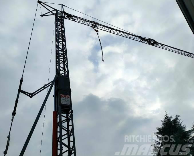 Benedini B 28 Self erecting cranes