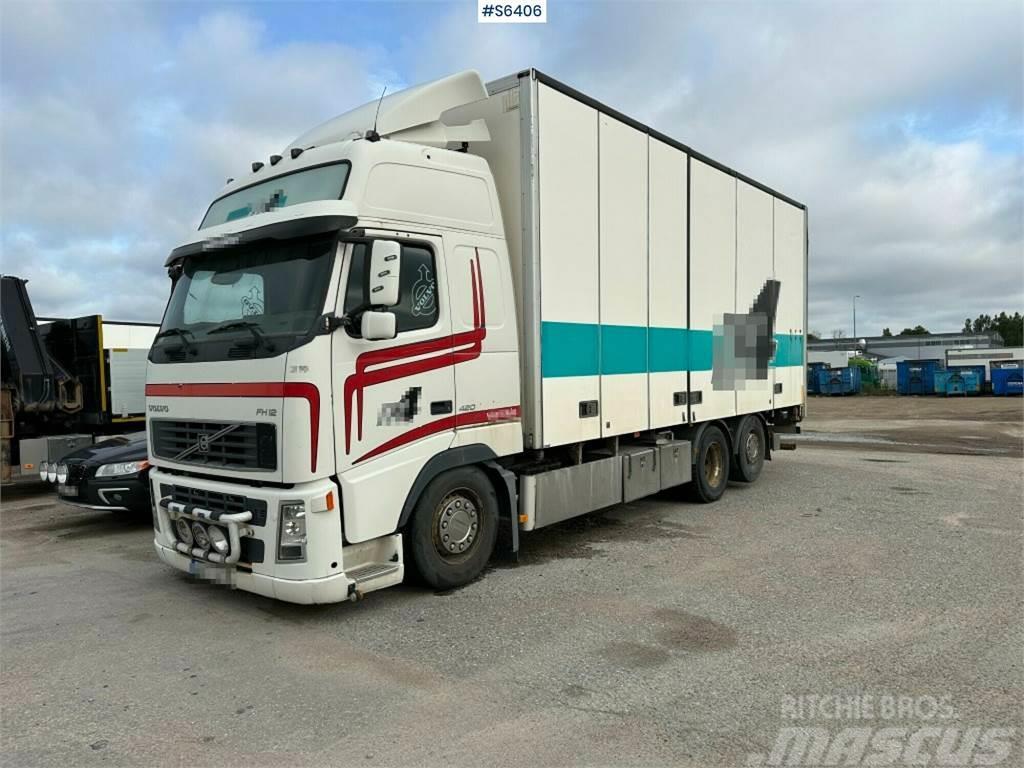 Volvo FH12 6x2 Box truck with opening side and tail lift Caminhões de caixa fechada