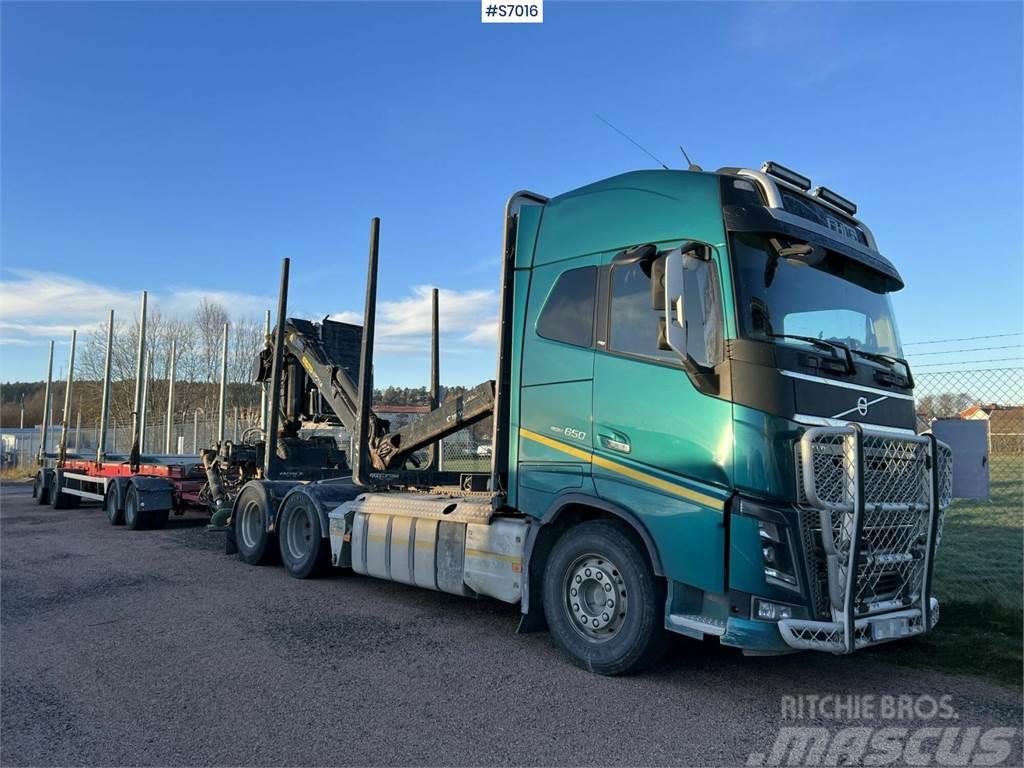 Volvo FH16 Timber truck with trailer and crane Caminhões de transporte de troncos