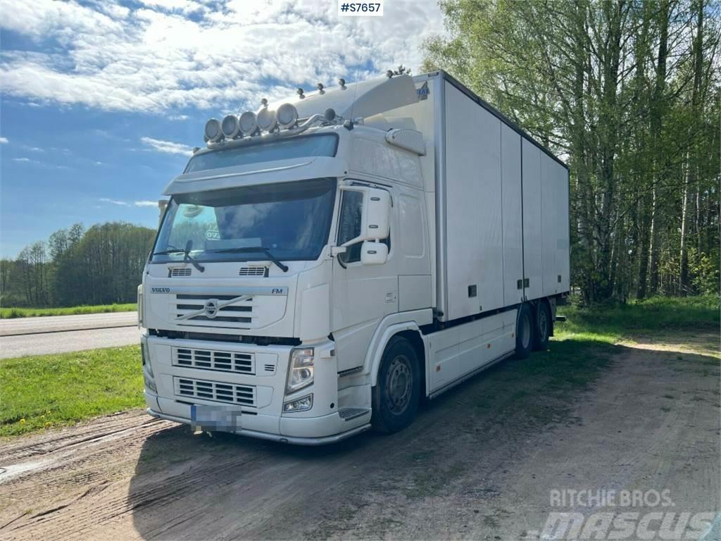 Volvo FM 6x2 Box truck with openable left side and tail  Caminhões de caixa fechada