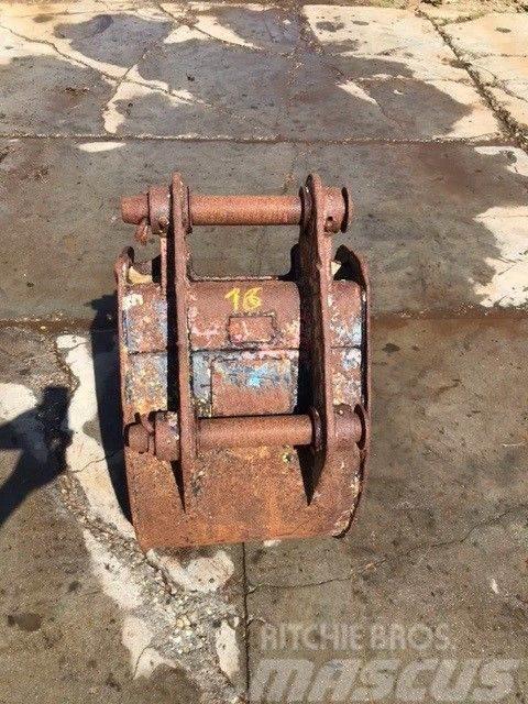 JCB Bucket with teeth, 43,5 cm width. Many more used b Baldes