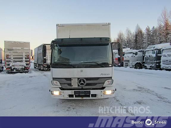 Mercedes-Benz 818L /33 Caminhões de caixa fechada