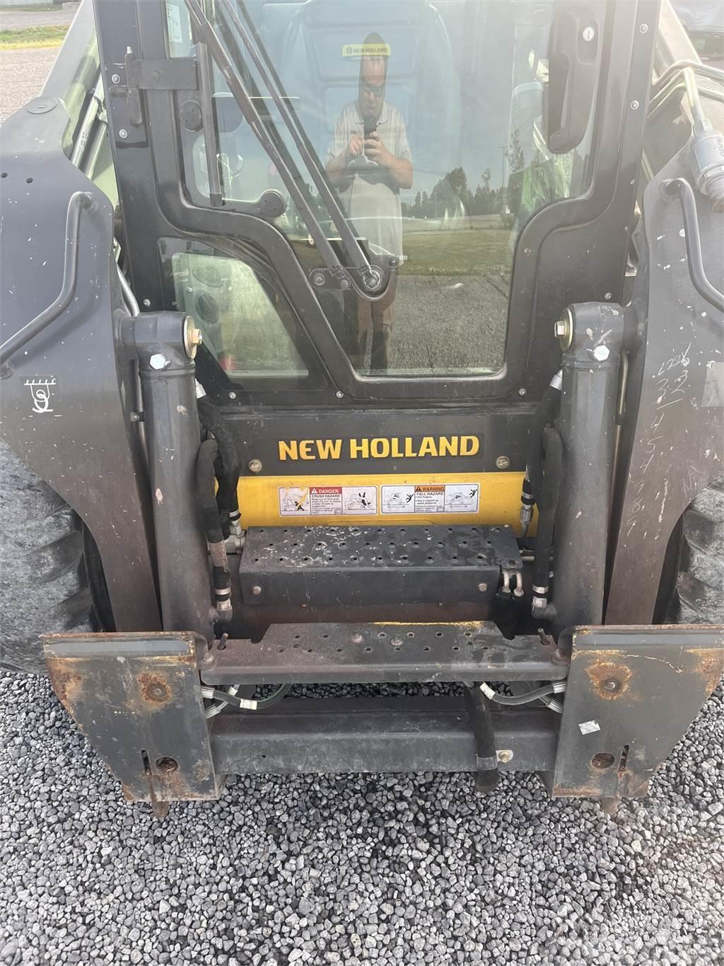 New Holland L228 Minicarregadeiras