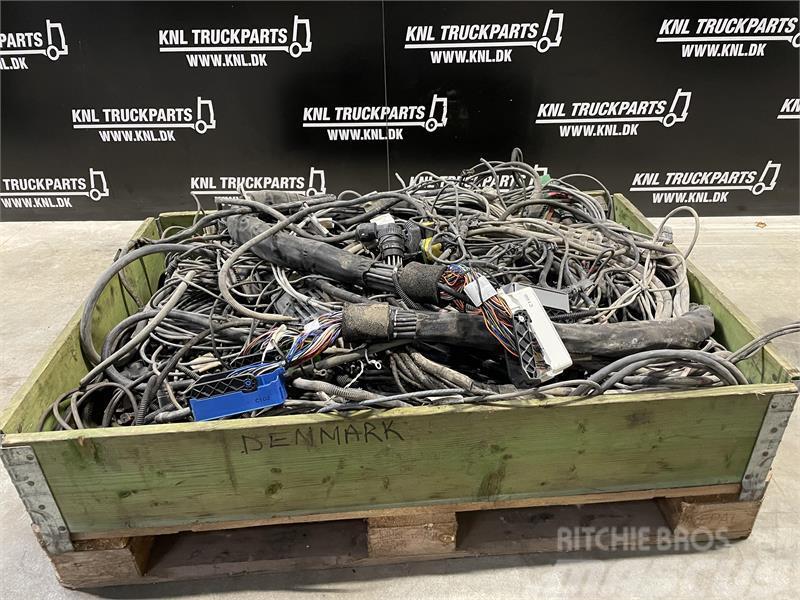Scania  COMPLTE CABELS / WIRING NGR S580 6X4 Electrónica