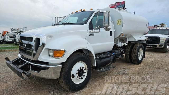 Ford F-750 Auto-tanques