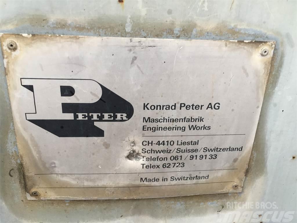Konrad Peter R12 fejemaskine Outros